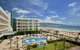 Dit Evrika Beach Club Hotel
